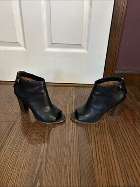 Coach Black Leather Open-Toe Ankle Booties with Stacked Heel sz 8